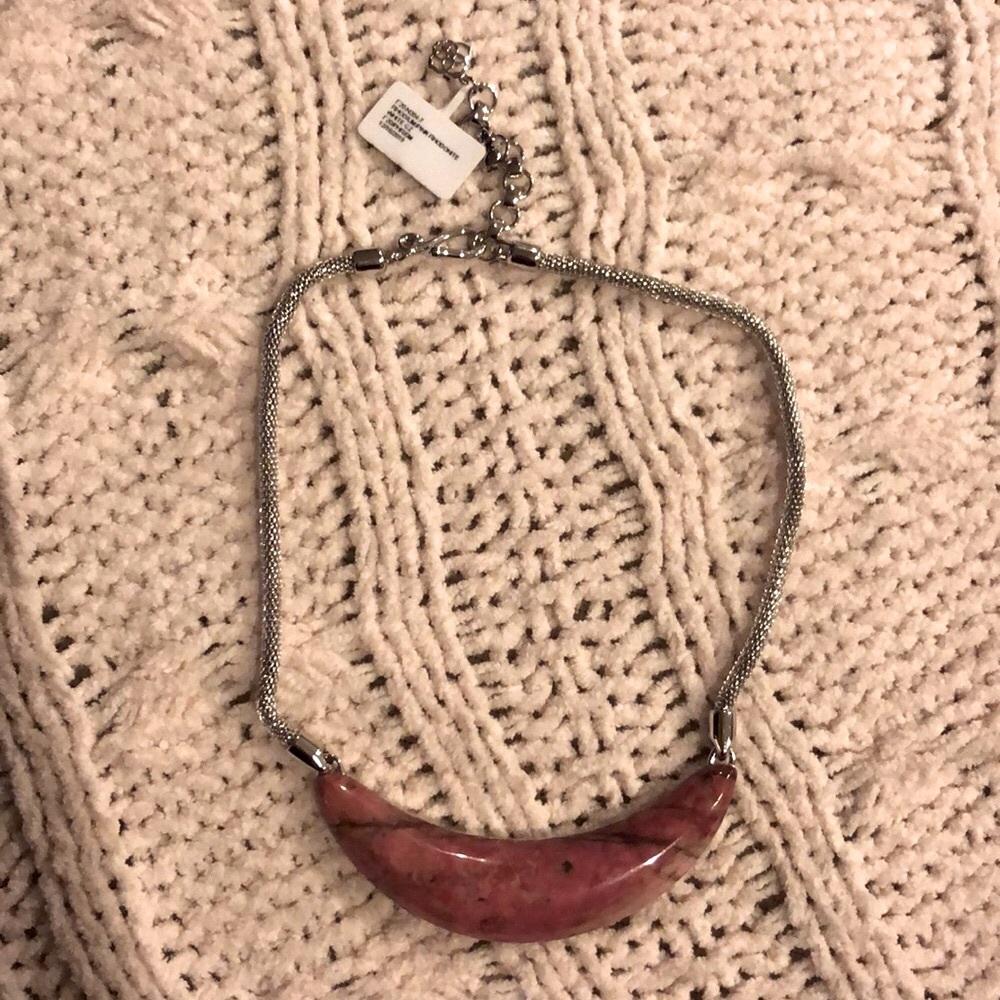 Kendra Scott necklace
